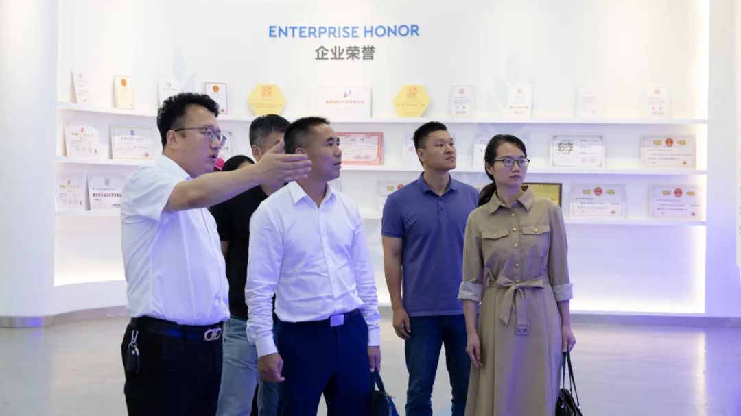 市派協(xié)調(diào)指導(dǎo)組蒞臨宣達(dá)實(shí)業(yè)集團(tuán)開(kāi)展助企服務(wù)活動(dòng)