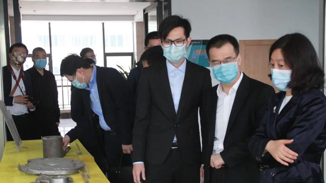市科技局局長(zhǎng)章月影一行視察宣達(dá)集團(tuán)