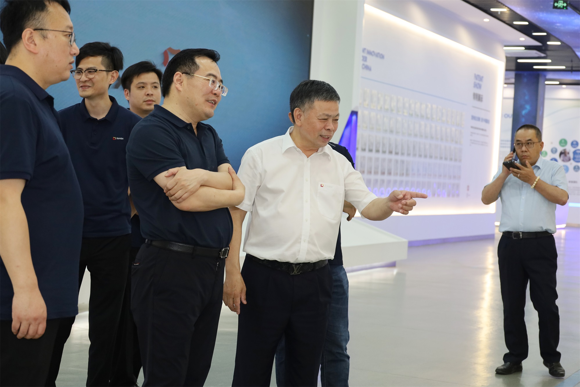 熱烈歡迎南通蘇錫通科技產(chǎn)業(yè)園黨工委書(shū)記虞越嵩一行蒞臨考察指導(dǎo)